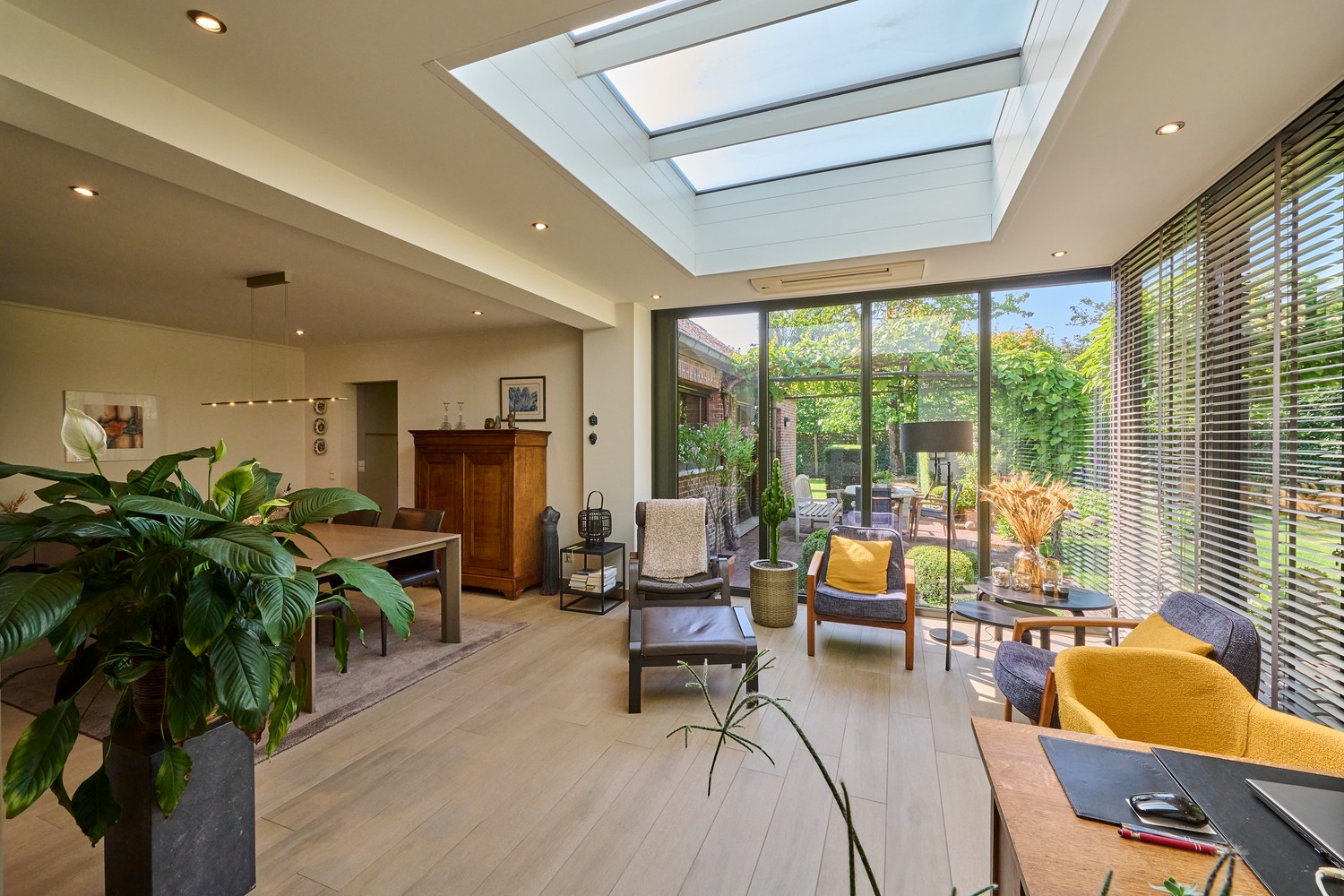 Karaktervolle energiecorrecte vrijstaande woning met praktijkruimte, 4/5 slaapkamers en zuidgerichte parktuin - foto 4