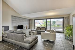 Algemeen:- centrale verwarming via aardgas (1 installatie voor het gehele pand)- combi van houten (voorzijde) en aluminium (achterzijde) ramen...