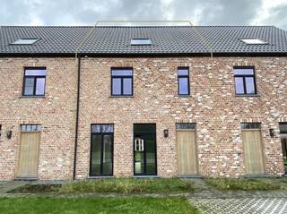 Instapklare nieuwbouwwoning met moderne afwerking en een uitstekende ligging nabij het centrum van Herselt, op wandelafstand van winkels en...