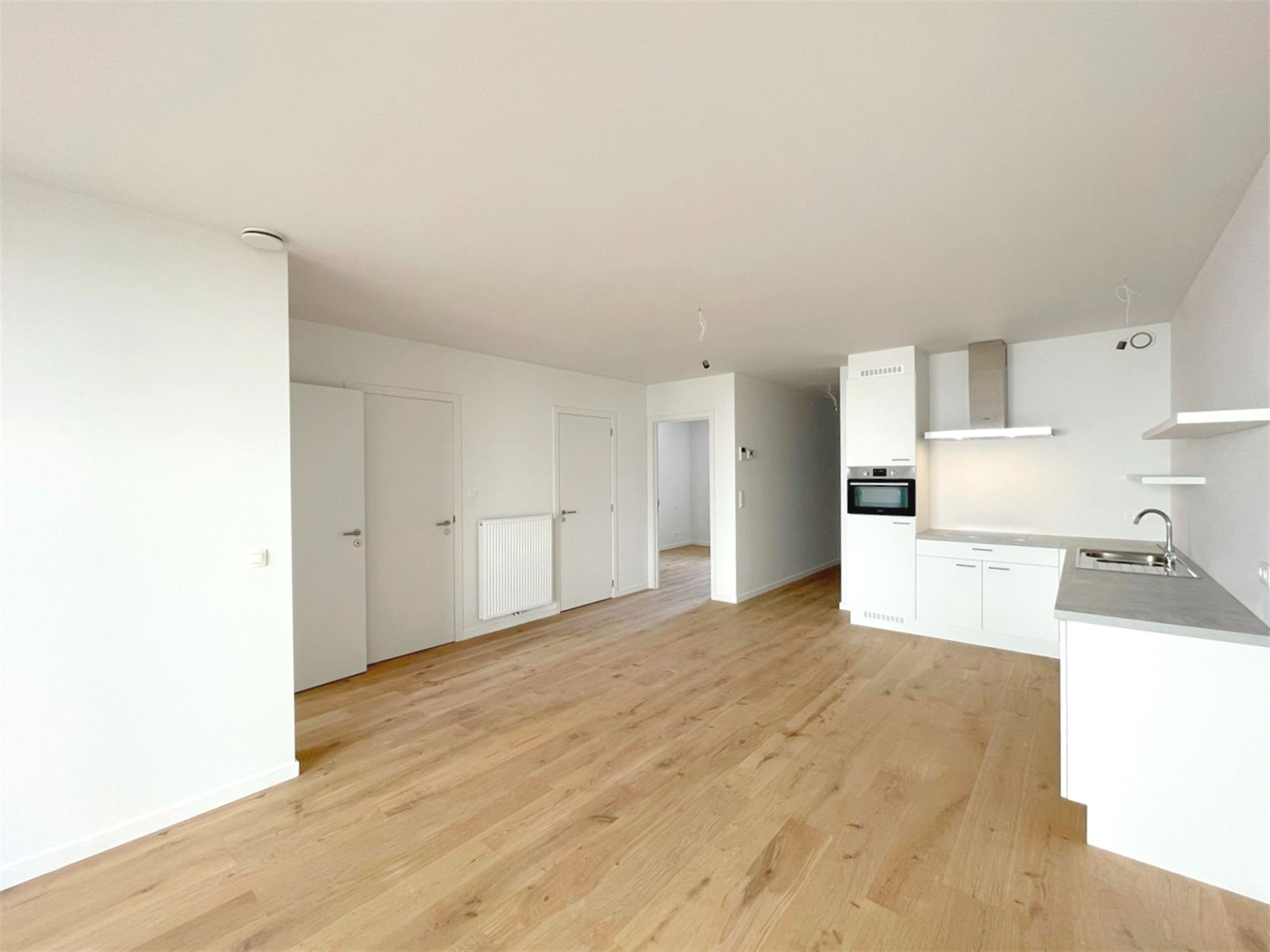 GELIJKVLOERS APP. MET 2 SLKS + RUIM TERRAS - foto 2