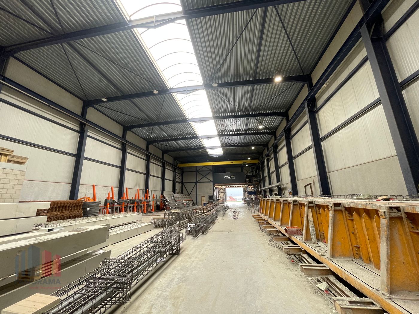 Bedrijfsgebouw met 4 rolbruggen en kantoorruimte te Ruiselede - photo 5