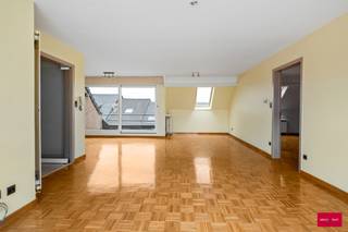 Hou je niet van tuinieren maar wel van buiten zijn? Dan is dit uw kans! Deze penthouse heeft een zuid gericht terras van maar liefst ca. 100 m²,...