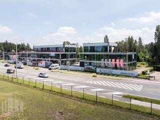 Nieuw te bouwen kantoorgebouw "<strong>Twin Offices</strong>" met zichtbaarheid vanaf de Steenweg en met uitzonderlijke architectuur. Strategisch gelegen op slechts 10 minuten rijden van de E17 (Gent/Antwerpen) en met een uitstekende bereikbaarheid via het openbaar vervoer.<br /><br />De stijlvolle nieuwbouwkantoren zullen ontworpen worden met oog voor detail, <strong>high-end</strong> afwerking en met de nieuwste technieken, een<strong> ideale investering</strong>. Bovendien kunt u genieten van een overvloed aan natuurlijk licht en alle hedendaagse comfort omringt in een groene sfeervolle omgeving. Tevens zullen er zeer ruimte parkeermogelijkheden worden voorzien met laadpalen. Andere oppervlaktes zijn bespreekbaar.<br /><br />Aarzel niet om contact op te nemen met Simon voor bijkomende inlichtingen, gedetailleerde plannen of een vrijblijvend plaatsbezoek via 09 225 09 02.