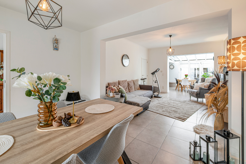 GERENOVEERDE KNAPPE  EIGENDOM MET GROTE GARAGE - foto 2