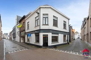 Ben je op zoek naar een veelzijdig opbrengsteigendom met fantastisch rendement op een toplocatie in centrum Aalst? Gevonden!Dit ruime pand (234m²)...