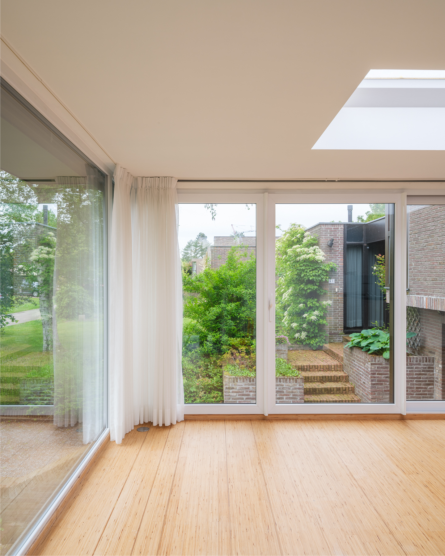 Architecturale woning in een rustige residentiële buurt  - foto 4