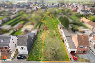Op een uitstekende locatie te Putte bevindt zich deze bouwgrond van 1131 m² voor een halfopen bebouwing. U geniet hier van een uitstekende ligging...