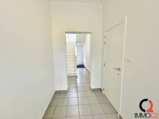 Pas vernieuwd, ruim én licht duplexappartement op de 1ste en 2de verdieping met zonneterras én tuin op een zeer centrale ligging gelegen te...