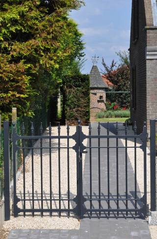 Deze prachtige authentieke karakterwoning is gelegen langs de Mellenstraat ter hoogte van nummer 62, op een ruim perceel van 8a 01ca. De...