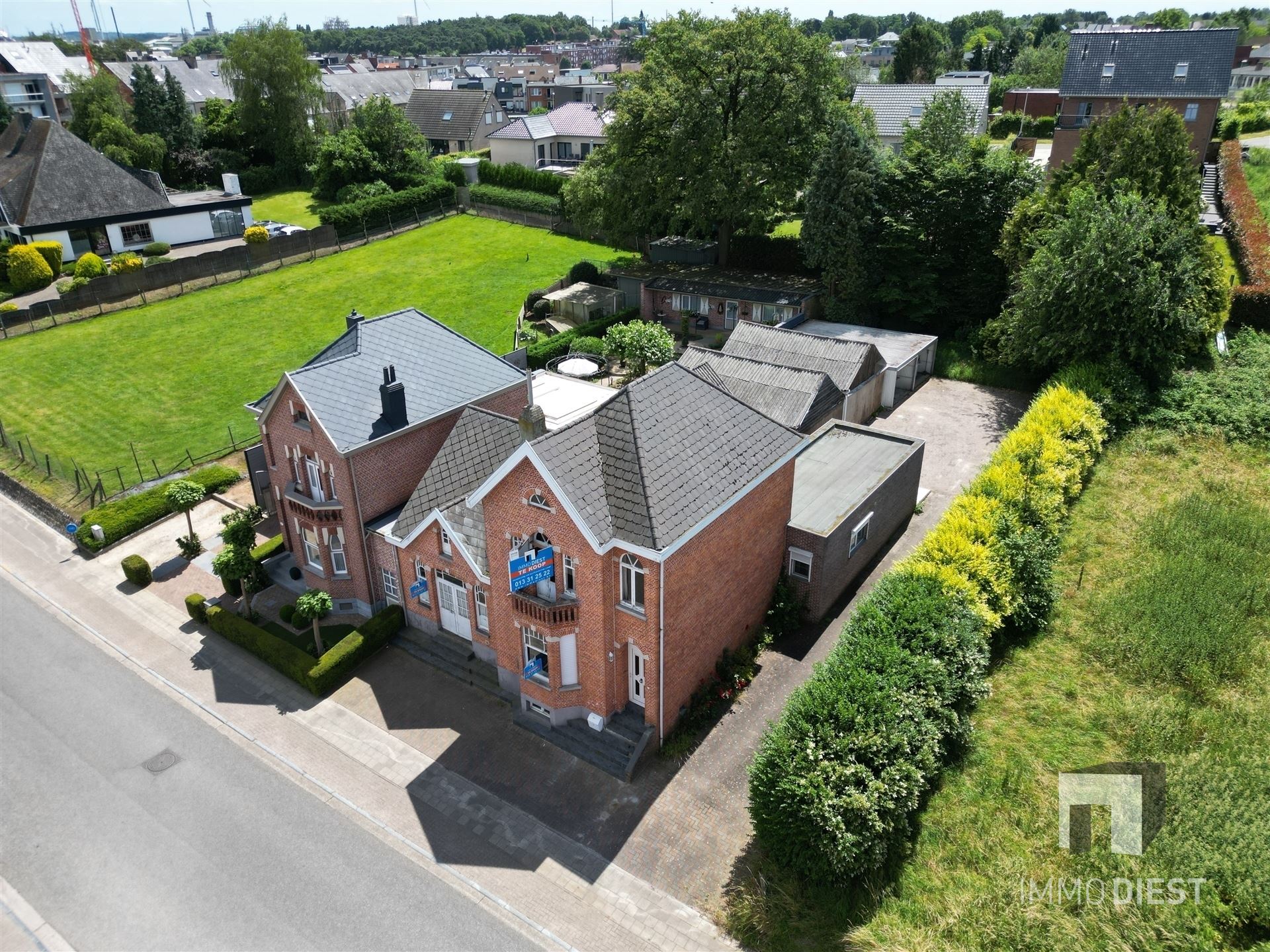 Herenwoning met naastliggend werkhuis/aterlier/kantoor/... - foto 1