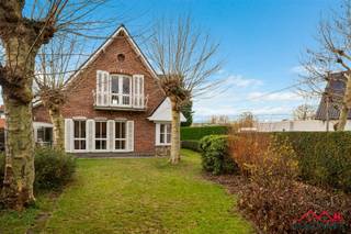 Landhuis met karakter in Berlare,  charme met toekomst Afspraak via Dries@immosafe.be Deze woning beschikt over een sterke structuur (betonnen...