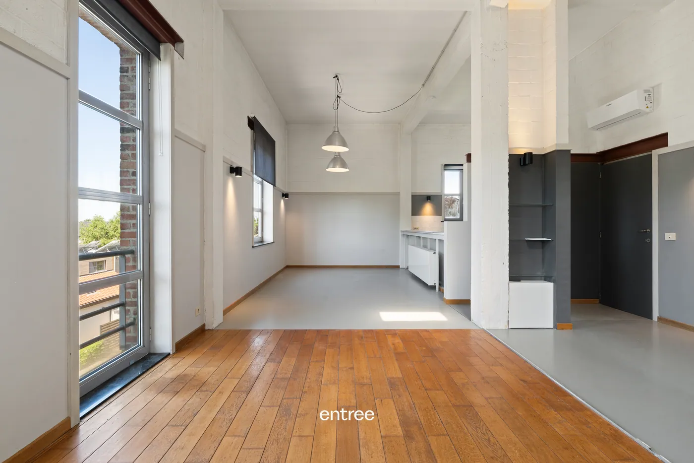 Lichtrijke loft met overdekte staanplaats - foto 4