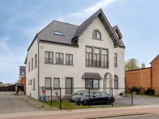 BIJZONDER GROOT, SMAAKVOL, KWALITATIEF, LUMINEUS EN ENERGIEZUINIG APPARTEMENT 171M² MET 3 SLAAPKAMERS, BUREAU, GROOT TERRAS EN...