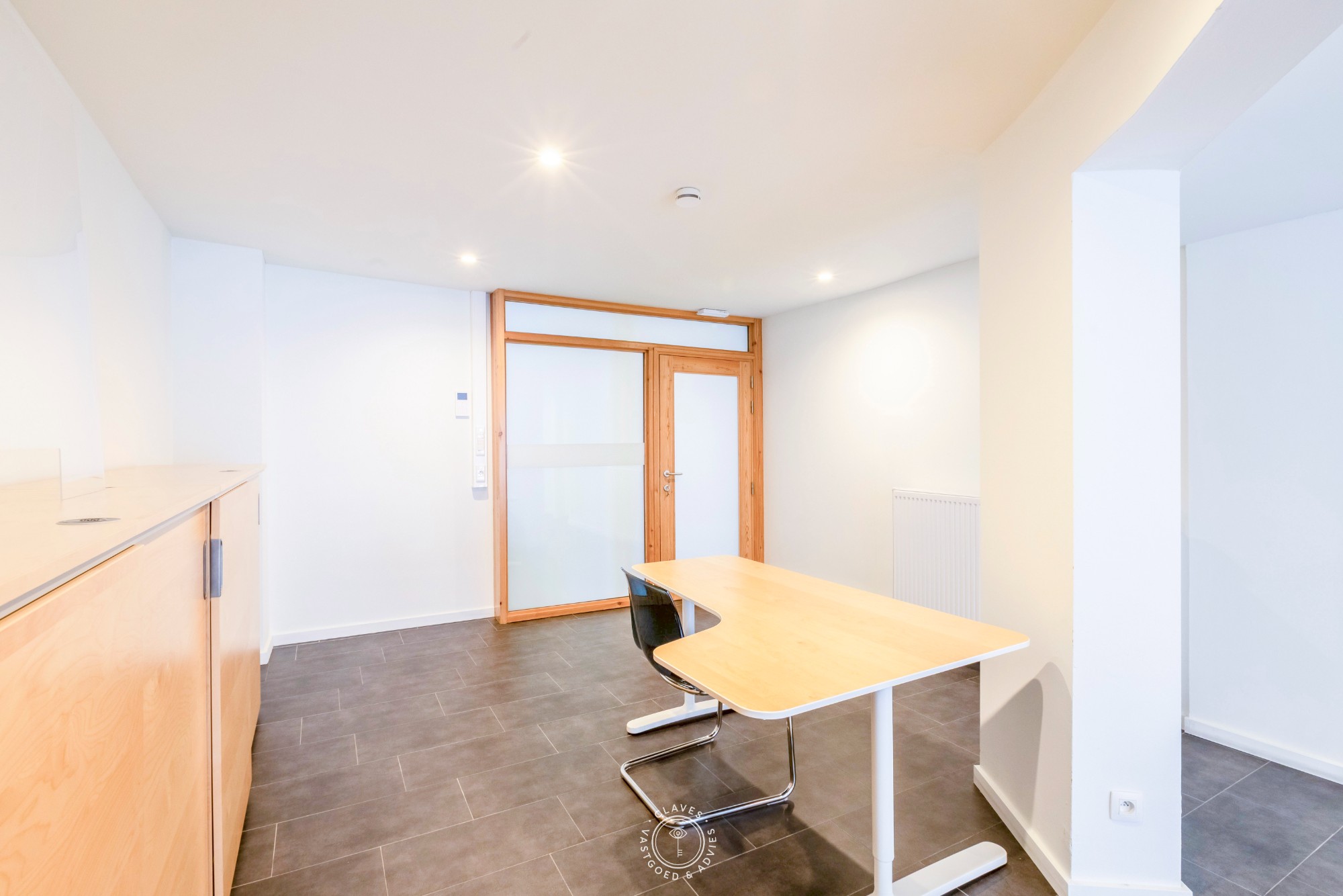 Totaal gerenoveerd handelspand met wachtruimte en buitenruimte – instapklaar kantoor of praktijk in de Stationsstraat - foto 5