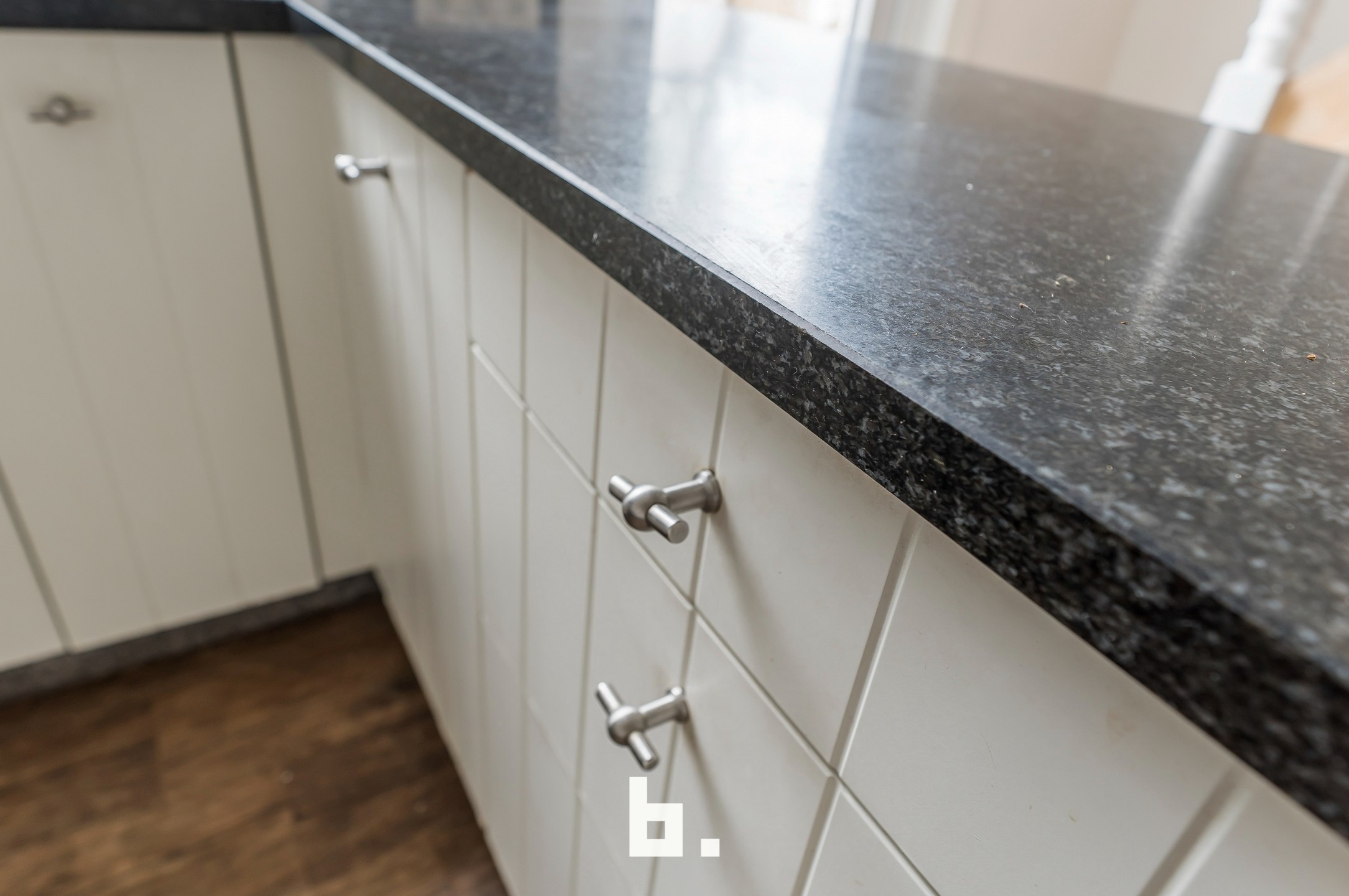 Woning met veel potentieel te Oostnieuwkerke! - foto 3