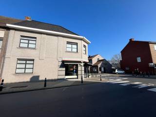 Droomlocatie voor jouw zaak! &#127969;&#129360;Altijd al gedroomd van je eigen bakkerij? Dit instapklare handelspand is volledig uitgerust om meteen...