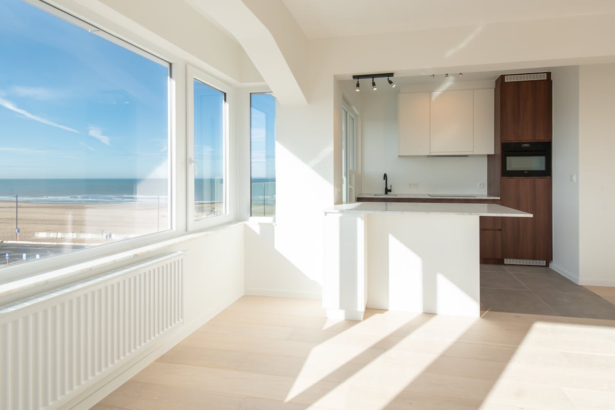 Gerenoveerd hoekappartement met prachtig open zicht - foto 4