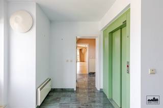 BEZOEKDAG: enkel op afspraakOntdek dit lichtrijke appartement in het hart van Hamme, gelegen op een absolute toplocatie vlakbij winkels, horeca,...