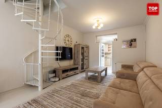 Deze verzorgde woning ligt op korte afstand van het centrum van Gent.Binnen kom je terecht in een ruime, lichtrijke leefruimte die uitnodigt tot...