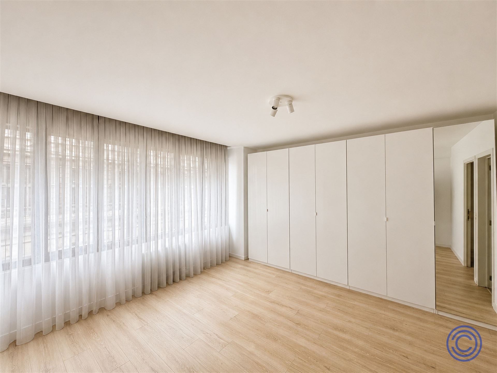 Ruime duplex met 2 slaapkamers in centrum Antwerpen! - foto 4
