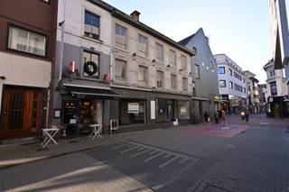 In het hart van het centrum van Hasselt bevindt zich dit horeca, handels- of kantoorruimte met een vloeroppervlakte van ± 192m², waarvan 70m² op...