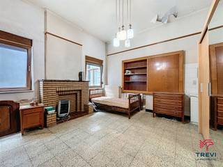 LODELINSART -  Faire offre a Partir de 199.000€  maison 4 chambres avec jardin et STUDIO offrant de beaux volumes   Au rez:- Hall d'entrée- Salle...