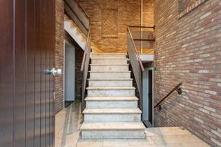 Ontdek dit instapklaar 1-slaapkamerappartement, gelegen in een rustige, autoluwe straat midden in het bruisende, historische centrum van Gent op...