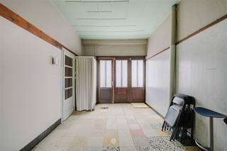 KALKEN - House to renovate near the center of Kalken In Kalken (Laarne), at Vaartstraat 55, you will find this semi-detached building from...