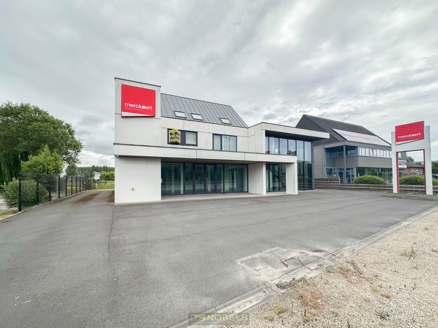 Te huur, ideaal gelegen commercieel pand (550m²) langs de N60 in Kruisem - photo 4