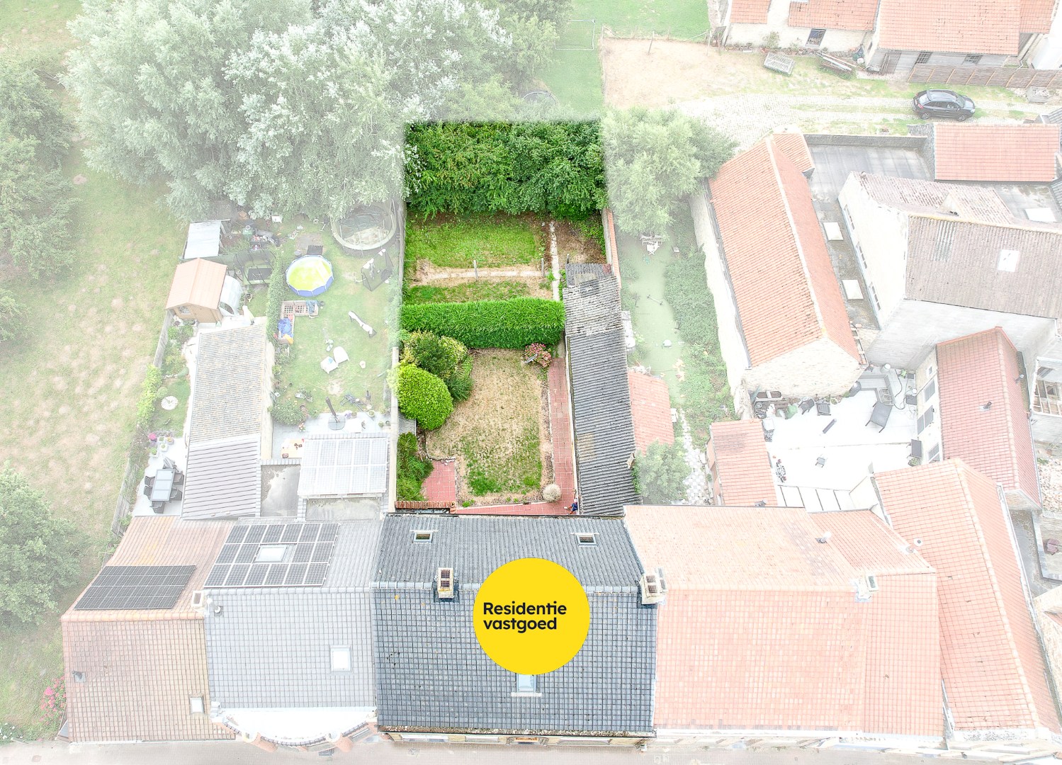 Zeer ruime te renoveren woning met statige gevel op 445 m² met zuid-west georiënteerde tuin. - foto 2