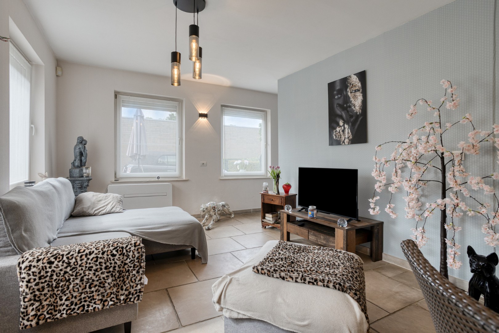 Lichtrijk, gelijkvloers appartement of handelsruimte met woonst! - foto 4