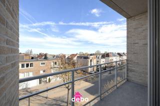 Modern appartement met mooi zicht te Kortrijk –  ideaal als vaste woonst of als investering. Dit verzorgd instapklaar appartement op het 3de...