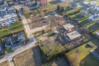 Bouwgronden te koop in Dilbeek – Rust, ruimte en nabij Brussel<br />Wil jij jouw droomwoning bouwen in een groene en rustige omgeving dicht bij Brussel?<br />Ontdek deze exclusieve verkaveling in Dilbeek: ruime percelen in een residentiële, kindvriendelijke buurt aan de Muzelaan. Waarom kiezen voor deze bouwgrond?<br /><br />✅ bouwgronden voor open bebouwing met oppervlaktes van 4a63ca tot 7a96ca<br />✅ Vrijheid om zelf je woning te ontwerpen zonder bouwverplichting<br />✅ Ideale oriëntatie voor maximale lichtinval Perfecte locatie Rustige, groene verkeersluwe straat<br />✅ Snelle verbindingen naar Brussel en omliggende steden<br /><br />Alle voorzieningen dichtbij: scholen, winkels, openbaar vervoer Kindvriendelijke en veilige omgeving<br />Prijzen vanaf € 294.500 Mis deze unieke kans niet! Contacteer ons vandaag nog en start jouw bouwavontuur in Dilbeek.