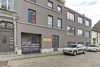 Well located near the border with Brussels, behind Arts & Métiers, in Rue de la Bougie 31, in Anderlecht, very practical single-storey...