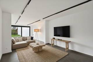 Entièrement rénové en 2025Aménagement spacieuxConfort sur mesureHabitat économe en énergie - label EPC A avantageuxConstruction semi-ouverte avec vue...