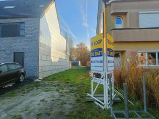 Ontdek deze prachtige bouwgrond op een uitstekend bereikbare locatie.Het perceel bevindt zich in een omgeving met vlotte verbindingswegen, is circa 6...