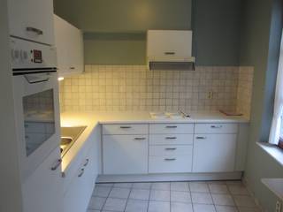 In het "Hof Van Villers" - Erkende Assistentiewoningen in hartje Mechelen - wacht deze aangename flat op een nieuwe eigenaar. Deze residentie, idyllisch gelegen langs de Dijle, staat gekend voor haar uitstekende service en uitgebreid dienstenpakket. In tegenstelling tot veel nieuwbouw assistentiewoningen (die voor hun zorgdiensten vaak beroep doen op externe partners) biedt men hier een INHOUSE personeelsstaf die 24/24 voor iedere bewoner klaarstaat!<br />(voor meer info over de residentie zelf: www.hofvanvillers.be)<br />De flat heeft een bewoonbare opp. van 62m² en is gelegen op de 2e verdieping.<br />Indeling : inkomhal met ingebouwde vestiairekast, afzonderlijke berging met gaswandketel en plaats voor aansluiting wasmachine + droogkast, gastentoilet.<br />Ingerichte keuken uitgerust met kookplaat, combi-oven, afzuigkap, frigo/diepvries (momenteel geen vaatwasser aanwezig)<br />Gezellige leefruimte met mooie parketvloer en veel lichtinval met enerzijds een mooi uitzicht op de jachthaven aan de Tichelrij, en anderzijds op de binnenkoer van de residentie.<br />Eén slaapkamer met een annex badkamer bestaande uit een inloopdouche en lavabomeubel met tablet in marmer.<br />Zeer gunstige EPC-score van 111 kWh / (m² jaar) OF label B.<br />Minimumleeftijd bewoners is 60 jaar.<br />Kleine huisdieren worden toegelaten in de residentie.<br />Deze assistentieflat kan zowel aangekocht worden voor eigen bewoning als voor beleggingsinvestering.<br />Het "Hof Van Villers" is bovendien een door de Vlaamse overheid erkende instelling voor assistentieflats, waardoor u als eigenaar wordt vrijgesteld van het betalen van onroerende voorheffing.<br />Wenst u meer info of een bezoek ter plaatse?<br />Contacteer ons kantoor via Anne Raets (0471/57 12 13) of stuur een mail naar info@buro14.be.