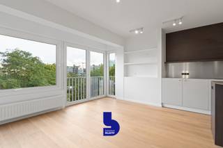 In dit appartement op het Prinses Clementinaplein waan je je even zelf een royalty.Dit recent gerenoveerd appartement biedt een prachtig zicht op het...