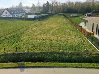 Toestand:Deze bouwgrond is zeer gunstig gelegen op de grens van Bonheiden met Keerbergen. Het centrum van Keerbergen is dan ook op slechts 2,2km...