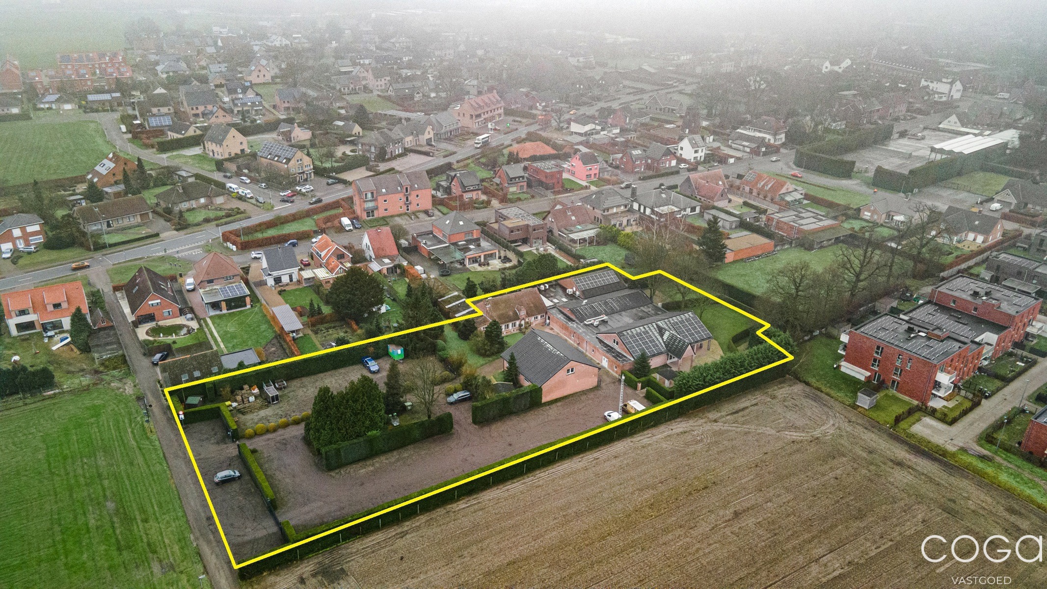 Verzorgd feestzalencomplex met parking en woonst op 5.851m². - foto 1