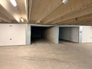 Gesloten garagebox op verdieping -3 vlakbij de inrit.<br /><br /> 