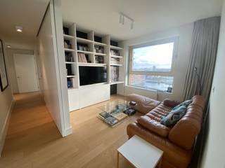 Deze mooie en ruime penthouse op de bovenste verdieping heeft een prachtig uitzicht op de Schelde, de haven en de stad.<br />Vanop het overdekt terras van 12,1 m² kan je uitgebreid van dit uitzicht genieten in de winter en zomer!<br />Ben jij ook fan van het mooie interieur? Dan ben je zeker blij om te lezen dat de meubels inbegrepen zijn. Met andere woorden is het appartement volledig instapklaar!<br /><br />De keuken, ook voorzien van alle gebruikelijke toestellen, is halfopen waardoor je steeds veel contact hebt met de omgeving.<br />Aan de eerste slaapkamer is een dressing ingebouwd.<br />Momenteel is de tweede slaapkamer ingericht als salon maar dit kan heel eenvoudig omgetoverd worden tot een extra slaapkamer. Deze kamer kan afgesloten worden met een schuifdeur.<br />Neem jij graag zowel een douche als een bad? Dan is dit het ideale appartement!<br /><br />De woning is helemaal uitgerust met alle mogelijke voorzieningen.<br />Qua locatie kan je niet beter zitten: vlak bij het MAS museum waar verschillende restaurants en café's zijn, vlak bij de supermarkt die 7/7 open is en vlak bij de op- en afritten van de ring.<br /><br />De kelder is inbegrepen in de huurprijs.<br />Indien gewenst kunnen er twee ondergrondse autostaanplaatsen gehuurd worden aan elks 100 euro per maand.<br />De gemeenschappelijke kosten komen op 150 EUR de maand. Verwarming, gas, elektriciteit en water zijn privatief.