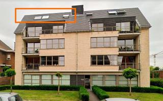 <p><span>1 slaapkamer appartement TE HUUR gelegen in residentie D'oude Schelde aan de Aalststraat 114 te Oudenaarde.</span></p><p><span>Het appartement is gelegen op wandelafstand van de markt van Oudenaarde en omvat : <br />1 slaapkamer, een bureauruimte, een badkamer met bad en douche, een technische berging,<br />apart toilet en een living met grote open keuken.<br />Bovendien heeft u bij dit appartement een privatieve garage. <br />Achter de garages is er een gemeenschappelijke tuin.</span></p><p><span>€70/mnd gemeenschappelijke lasten.</span></p><p><span>Interesse?<br />Vraag uw bezoek aan via onze website www.immodhondt.be </span></p>