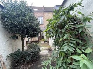 In één van de mooiste straten van Brugge centrum, vlakbij alle winkels CHARMANT ENERGIEZUINIG LICHTRIJK WOONHUIS met stadsTUINTJE, 3 SLAAPKAMERS,...