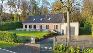 Trevi Conseil Immo stelt u met trots een prachtige villa voor in traditionele bouwstijl, omgeven door een park/tuin van 30 are aan de zuidkant van...