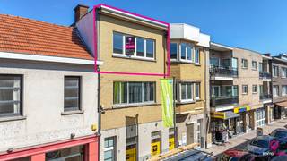 Bij ImmoFusion 7/7 “open huis” : klik op onze 3D-TOUR.<br />Ervaar vastgoed alsof u er zelf doorloopt!<br /><br />Bent u op zoek naar een instapklaar appartement met twee slaapkamers, een gunstig EPC-label en een conforme elektrische installatie? Dan is dit appartement op de tweede verdieping wellicht precies wat u zoekt. Dankzij de praktische indeling, de aangename leefruimtes en de centrale ligging combineert deze woonst comfort met een zorgeloze woonervaring.<br /><br />Bij het betreden van het appartement komt u terecht in de inkomhal die toegang biedt tot de verschillende ruimtes van het appartement. Vanuit de hal bereikt u de lichtrijke leefruimte waar wonen en eten naadloos in elkaar overvloeien. De grote raampartijen zorgen voor een aangename natuurlijke lichtinval en creëren een warme, uitnodigende sfeer.<br /><br />Aansluitend bevindt zich de keuken, die praktisch is ingericht en voorzien is van de nodige opbergruimte en werkoppervlakken. Hierdoor beschikt u over alle comfort om dagelijks uitgebreid te koken en te genieten.<br /><br />Verder beschikt het appartement over twee volwaardige slaapkamers die zich perfect lenen als master bedroom, kinderkamer, logeerkamer of thuisbureau. De badkamer is functioneel ingericht en voorziet in het nodige comfort voor het dagelijkse gebruik.<br /><br />Dankzij het gunstige EPC-label C geniet u van een energiezuiniger appartement, terwijl de conforme elektrische keuring bijkomende zekerheid biedt voor de toekomstige eigenaar.<br /><br />Pluspunten:<br />- Appartement op de tweede verdieping<br />- 2 volwaardige slaapkamers<br />- Lichtrijke leefruimte<br />- Praktische indeling<br />- EPC-label C<br />- Conforme elektrische installatie<br />- Instapklaar<br />- Centrale ligging<br />- Ideaal voor eigen bewoning of investering<br /><br />Maatregelen opgenomen in het Maatregelenregister: nee<br /><br />Voor een bezichtiging ter plaatse of meer info, bel ons op 078/78.78.70, of kom gewoon binnen op ons kantoor, steeds welkom!