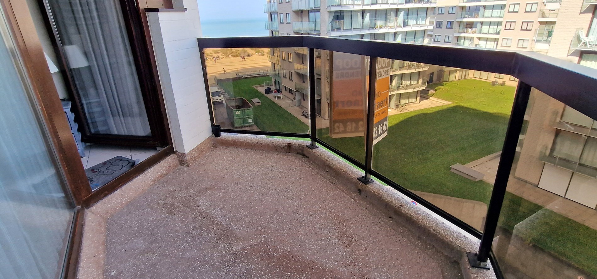 GEZELLIGE STUDIO MET SLAAPHOEK EN ZIJDELINGS ZEEZICHT GELEGEN OP ENKELE METERS VAN HET STRAND TE DE PANNE - foto 3