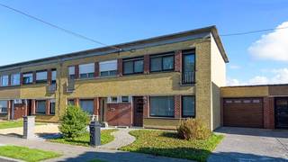 Op een rustige ligging, op wandelafstand van het centrum van Hulste en met een vlotte verbinding naar de invalswegen richting Kortrijk, vindt u...