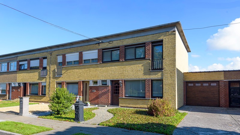 Rustig gelegen rijwoning met potentieel - foto 1