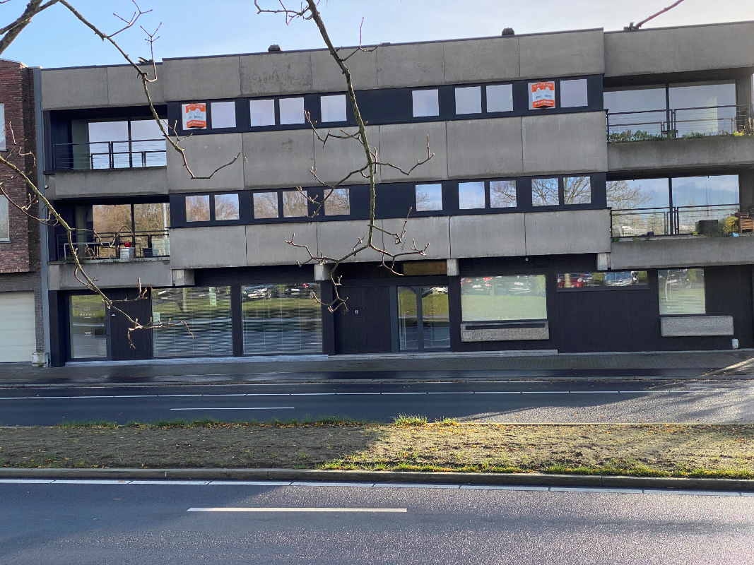 Ruim appartement met 2 slaapkamers, centraal gelegen. - foto 1
